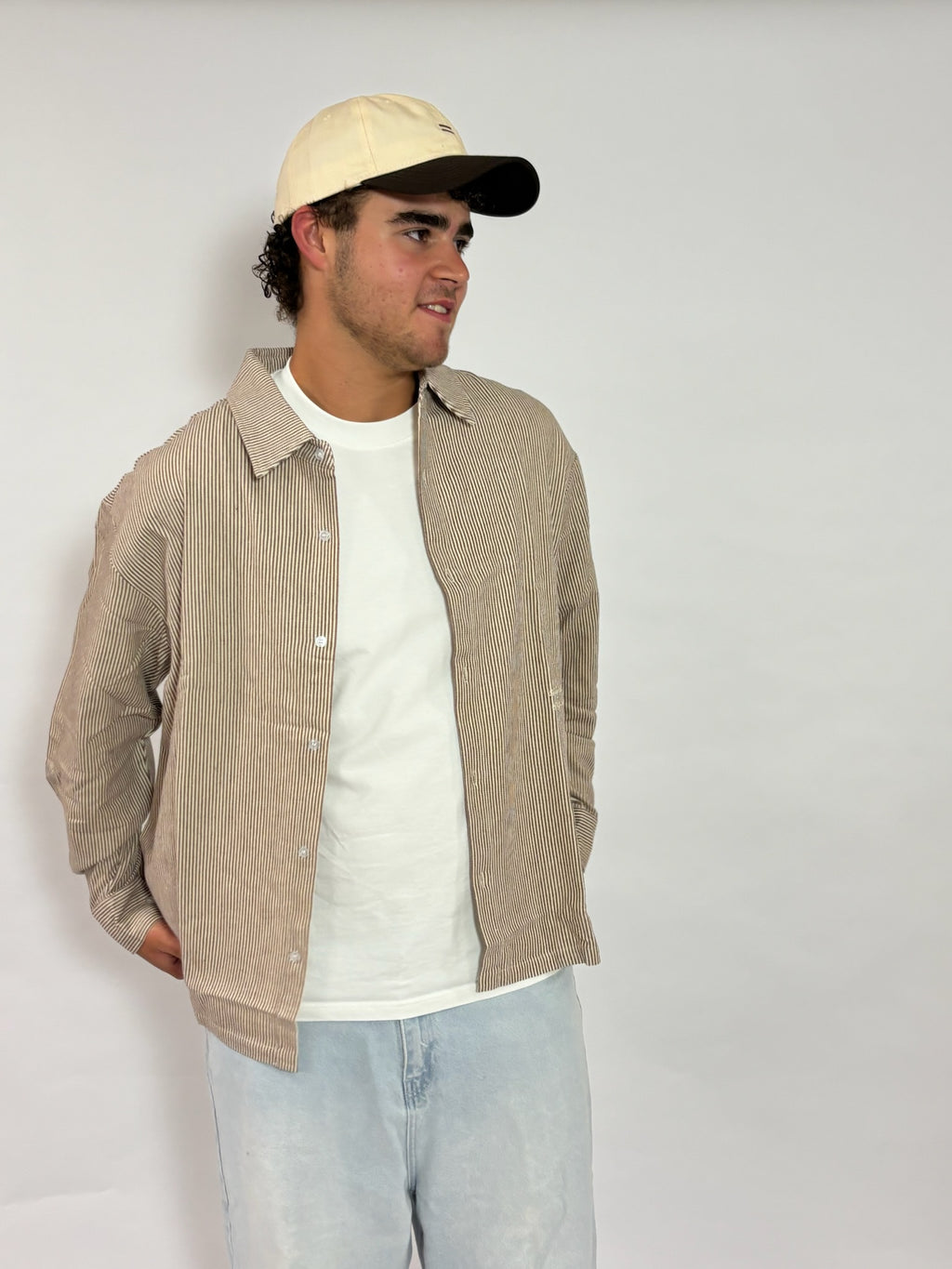 Gestreept overshirt donkerbruin met rugprint van 72.71 Clothing – productfoto