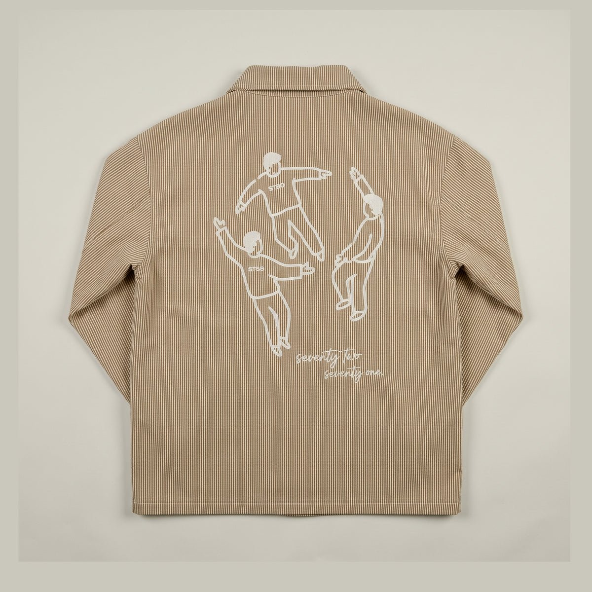 Gestreept overshirt donkerbruin met rugprint van 72.71 Clothing – achterkant met de Circle of Friends-tekening