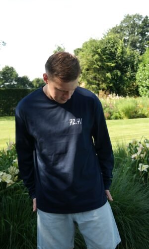 7271 geborduurd blauw longsleeve van 72.71 voorkant productfoto
