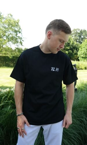 7271 geborduurd zwart t-shirt van 72.71 voorkant productfoto